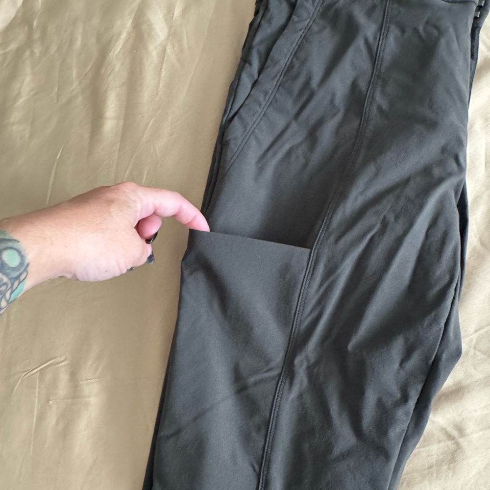 Athleta is womens green stretchy Chinos - Picture 4 of 4